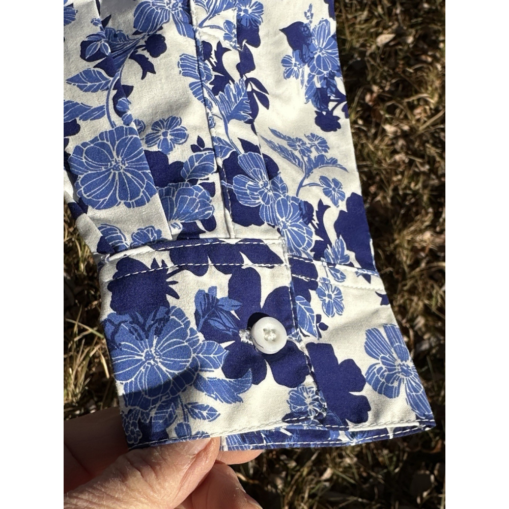 Woman Within Floral Button Shirt Size M 14 / 16 Lovely Blue & White Long Sleeves - Picture 3 of 12